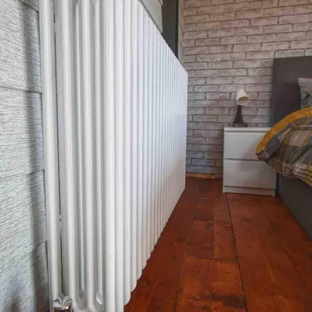 Holiday home Paulton - Sleeps 2 - Petfriendly - Hottub - Garden *