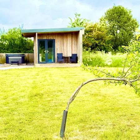 بيت للعطل Paulton - Sleeps 2 - Petfriendly - Hottub - Garden بريستول
