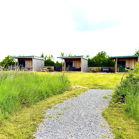Paulton - Sleeps 2 - Petfriendly - Hottub - Garden