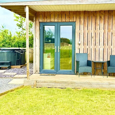 Дом отдыха Paulton - Sleeps 2 - Petfriendly - Hottub - Garden